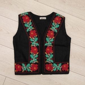 Vestuta brodata copii 16