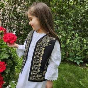 Vestuta brodata copii 25