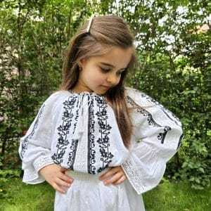 Ie fetite Clarita 01